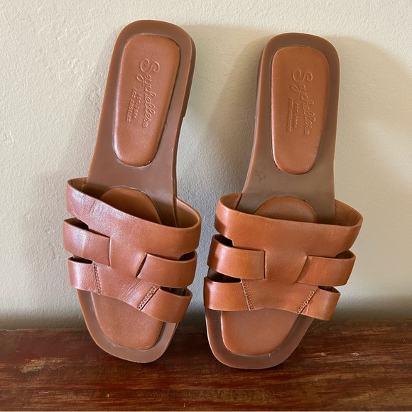 NEW Seychelles Practically Sandals - Picture 2 of 5